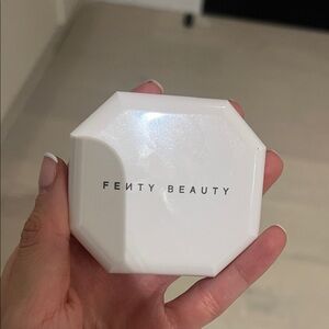 Fenty Beauty Glossy White Compact